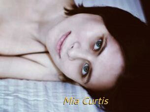 Mia_Curtis