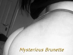Mysterious_Brunette