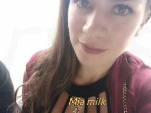Mia_milk