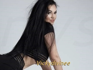 Vickydivinee