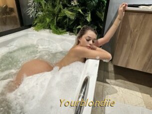 Yourblondiie